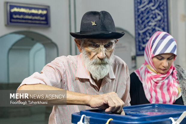 انتخابات چهاردهمین دوره ریاست جمهوری در حرم شاه عبدالعظیم