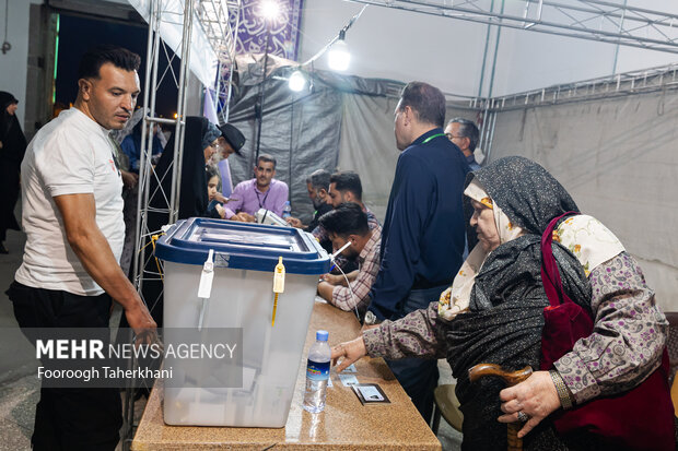 انتخابات چهاردهمین دوره ریاست جمهوری در حرم شاه عبدالعظیم