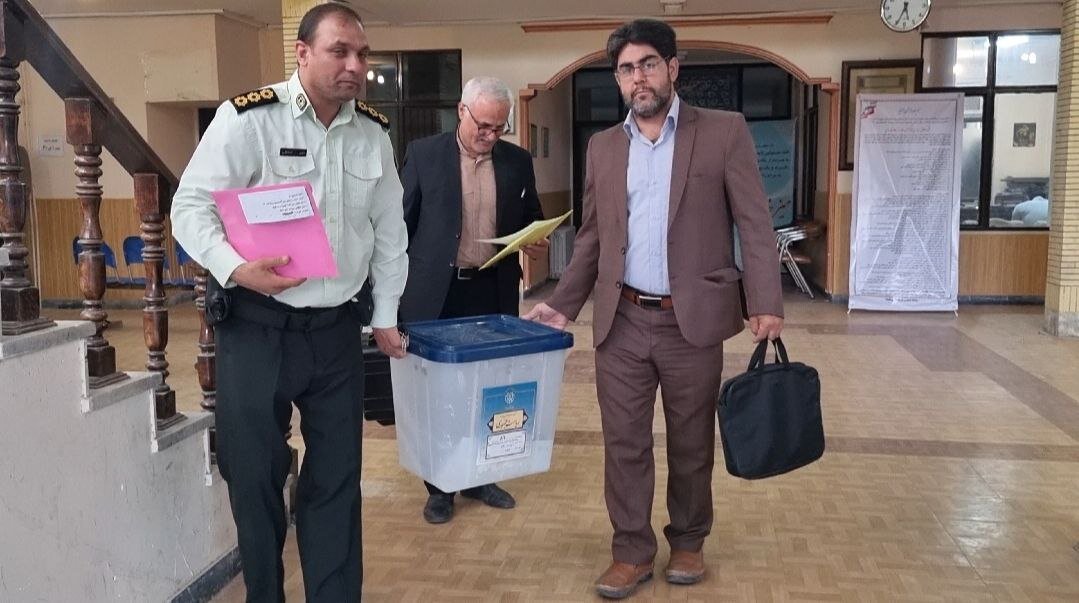 آغاز حرکت صندوق‌های اخذ رأی در تایباد از محل ستاد انتخابات