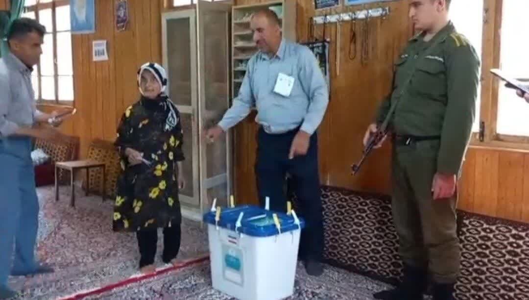 حضور مازندرانی ها به همراه خانواده در پای صندوق های رای