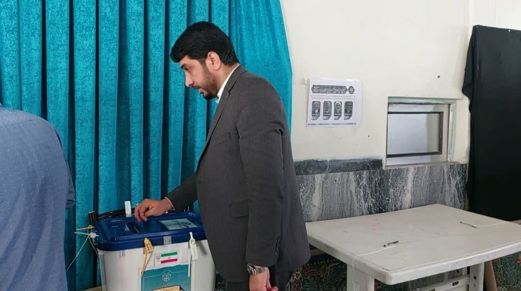 حضور فرماندار ویژه ملایر پای صندوق رأی