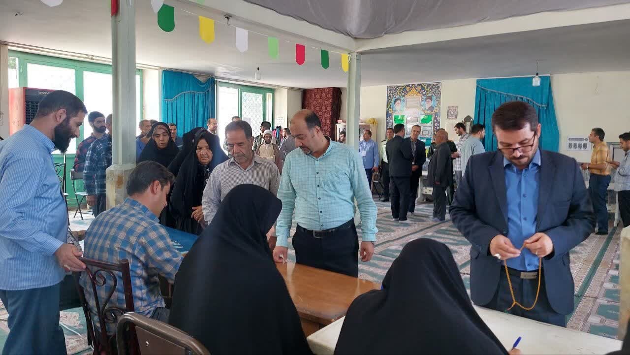 حضور فرماندار ویژه ملایر پای صندوق رأی