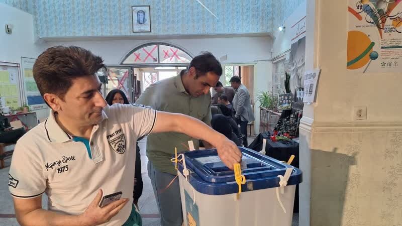 تصاویری از حضور لرستانی‌ها در پای صندوق‌های اخذ رأی