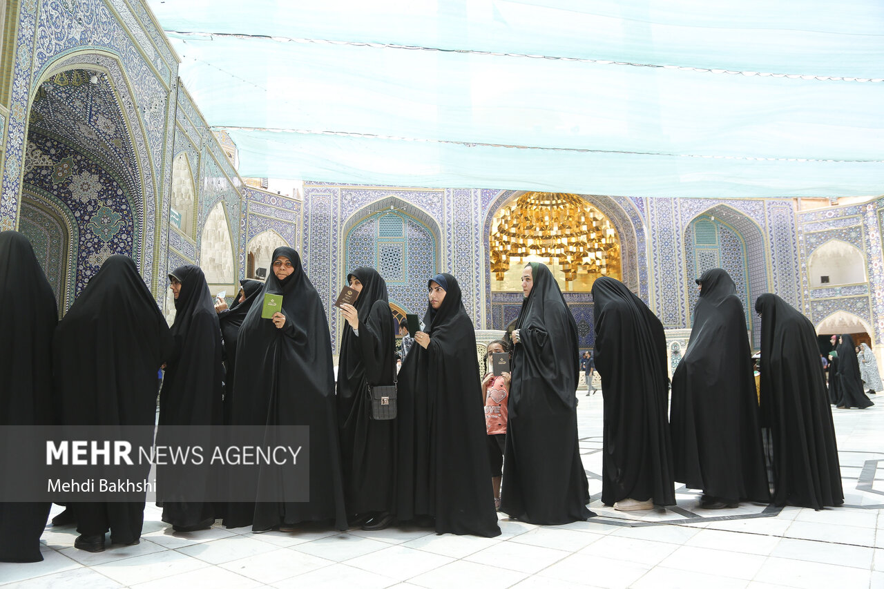 روایتی از حضور قمی ها در جشن سیاسی ایران/ حضور پررنگ رای اولی ها