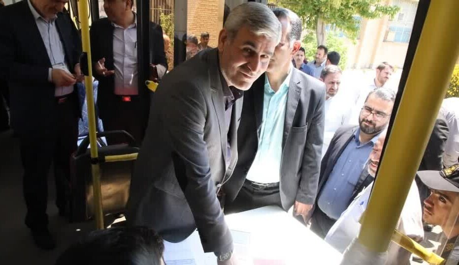 دادستان همدان در کنار زندانیان رای خود را به صندوق انداخت