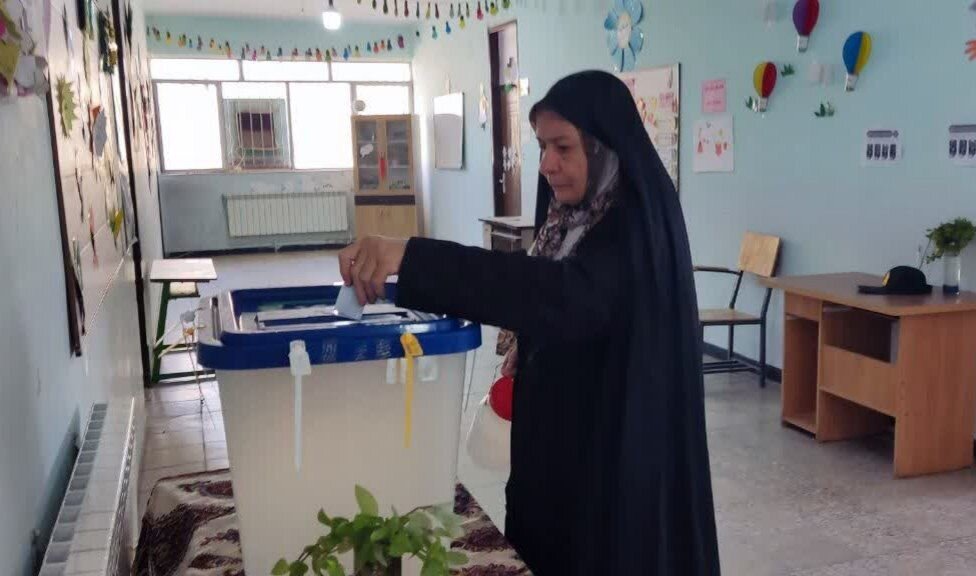 شور سیاسی برای خلق حماسه ملی در اردستان