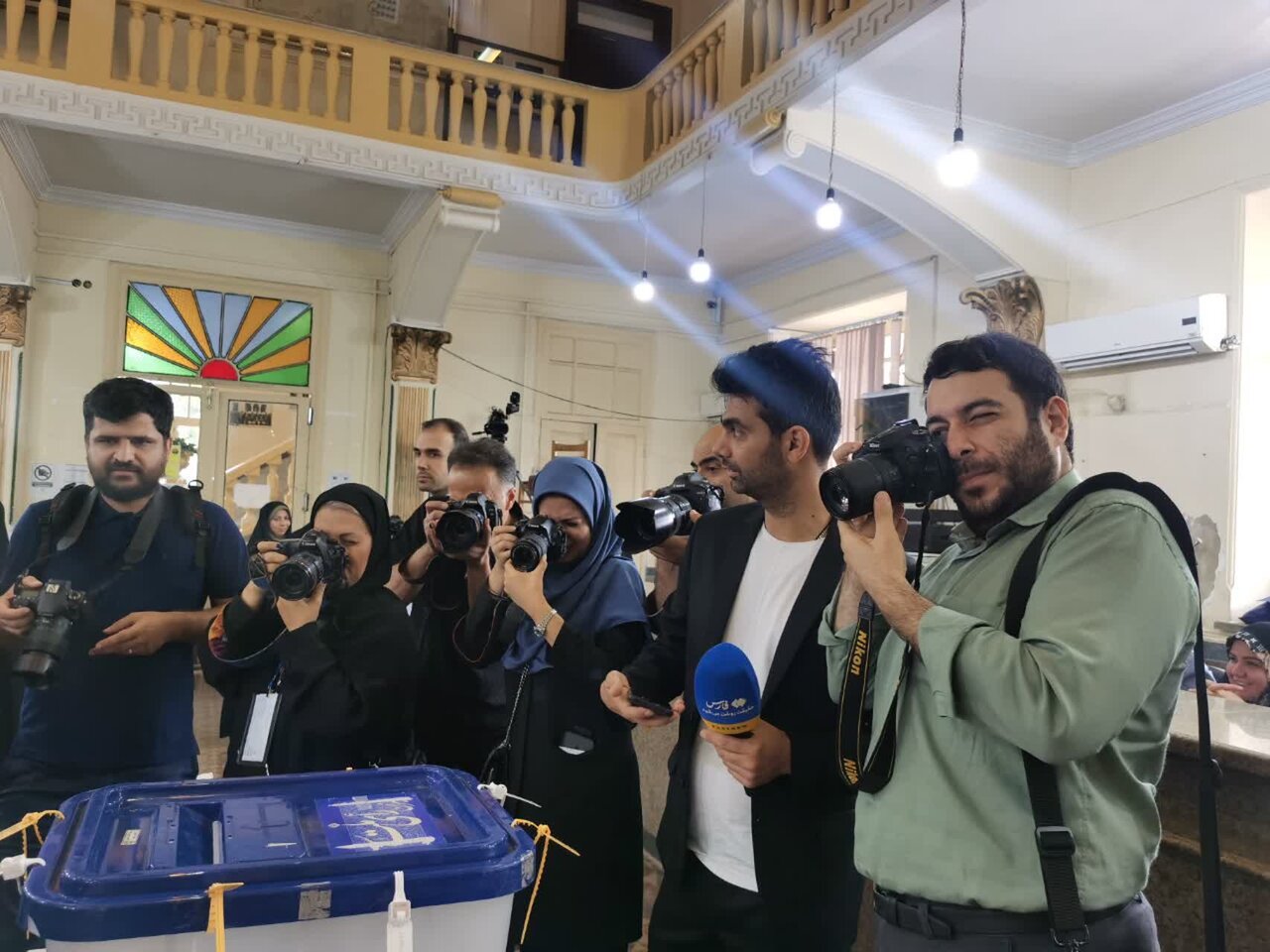 حضور خستگی ناپذیر خبرنگاران پای صندوقهای رای