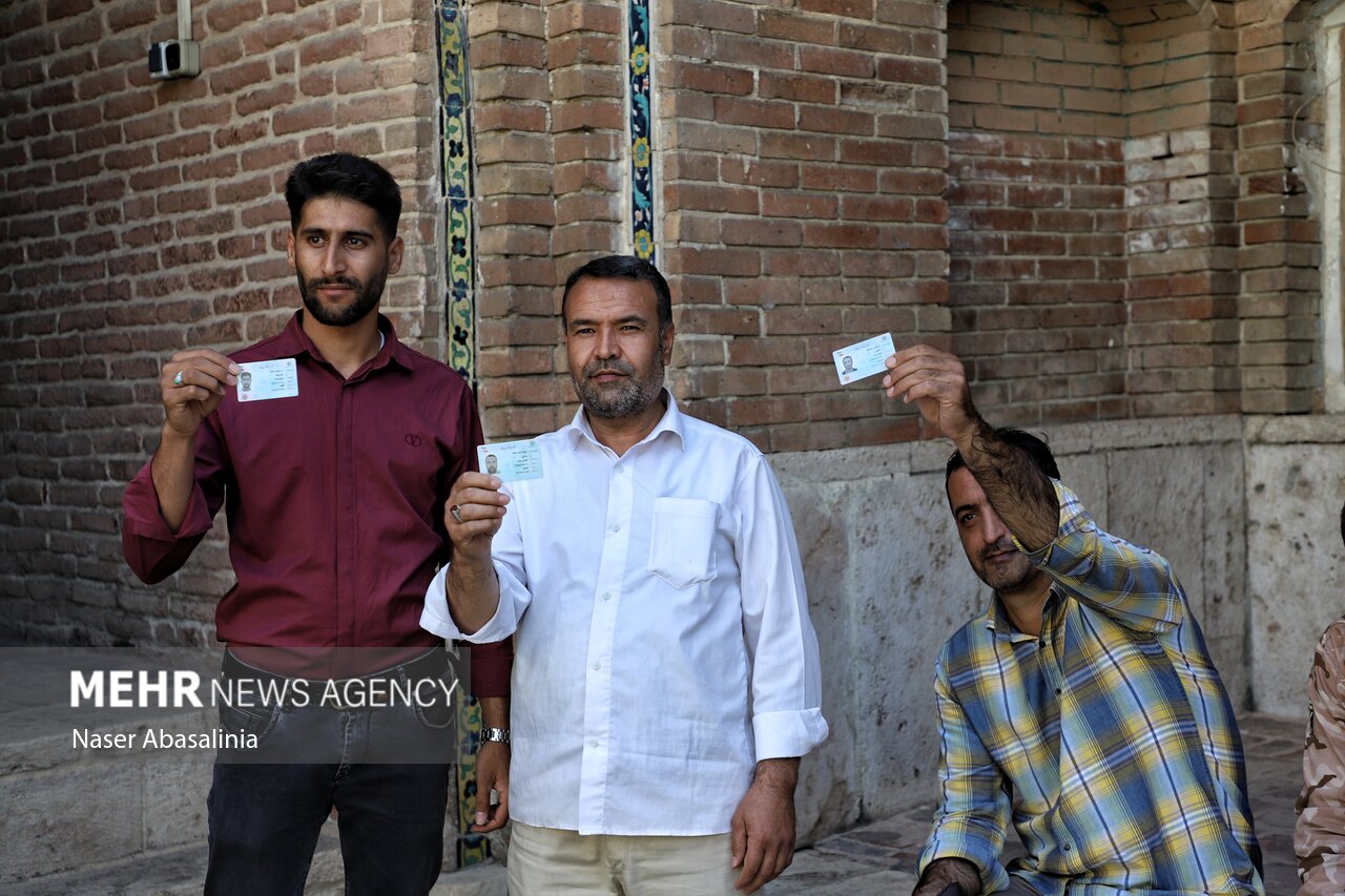 کردها در صف حماسه حضور/همه پای صندوقهای رأی آمدند