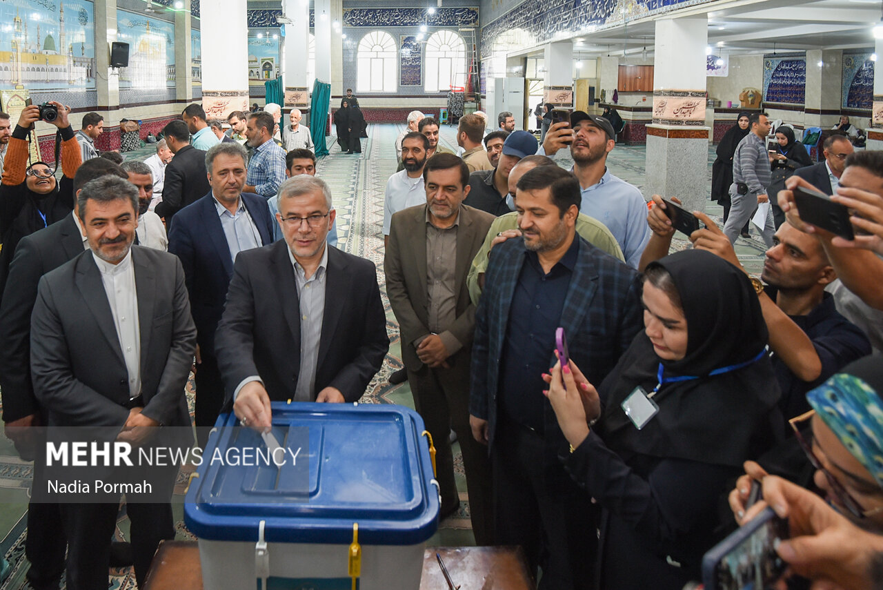 انگشت های آبی سخن می گویند/ مازنی ها پای کار انقلاب