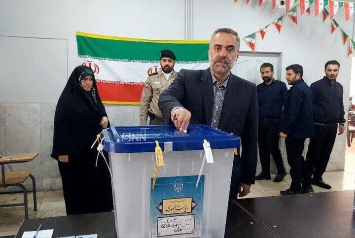 امیر آشتیانی رأی خود را در صندوق انداخت