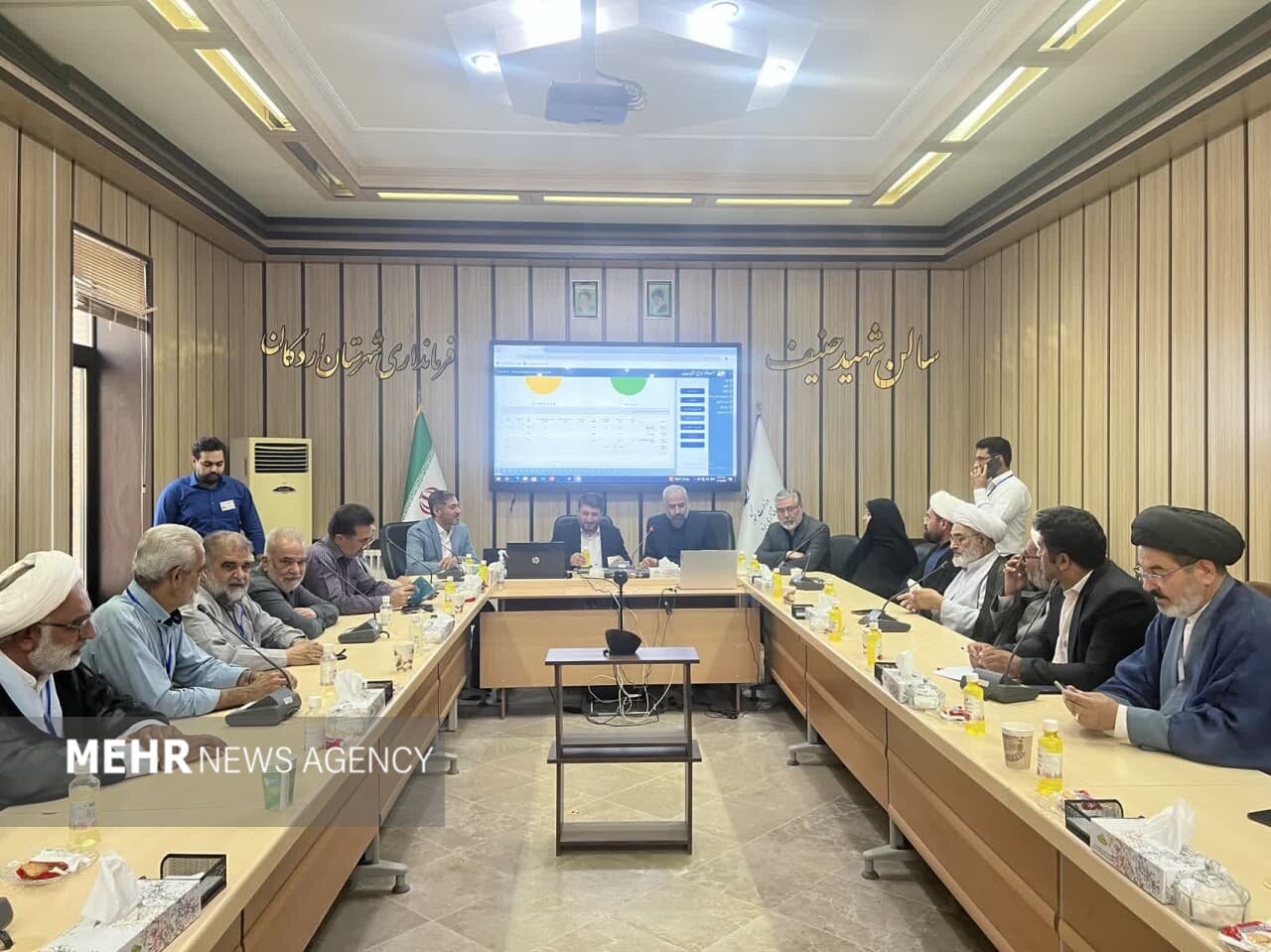 استاندار یزد در ستاد انتخابات اردکان حضور یافت