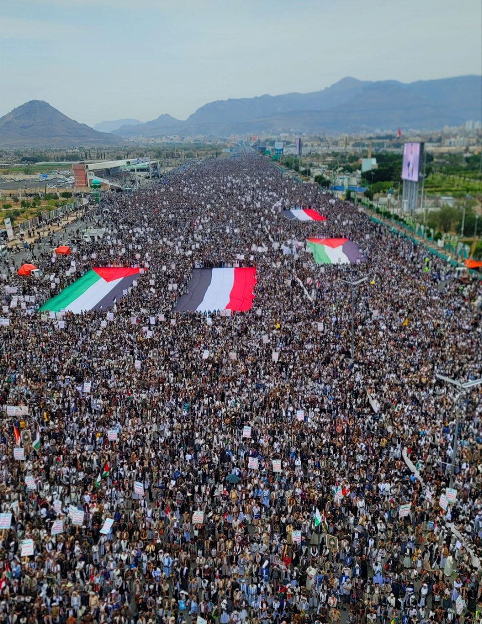 Yemenis hold yet another massive pro-Palestine rally