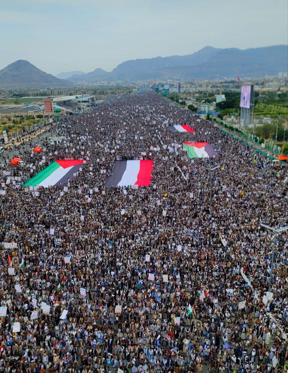 Yemenis hold yet another massive pro-Palestine rally