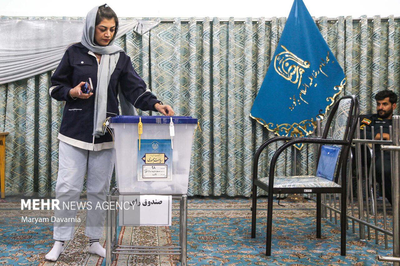 جمعه تاریخی مردم خراسان شمالی/ پرشورتر از قبل پای صندوق رای