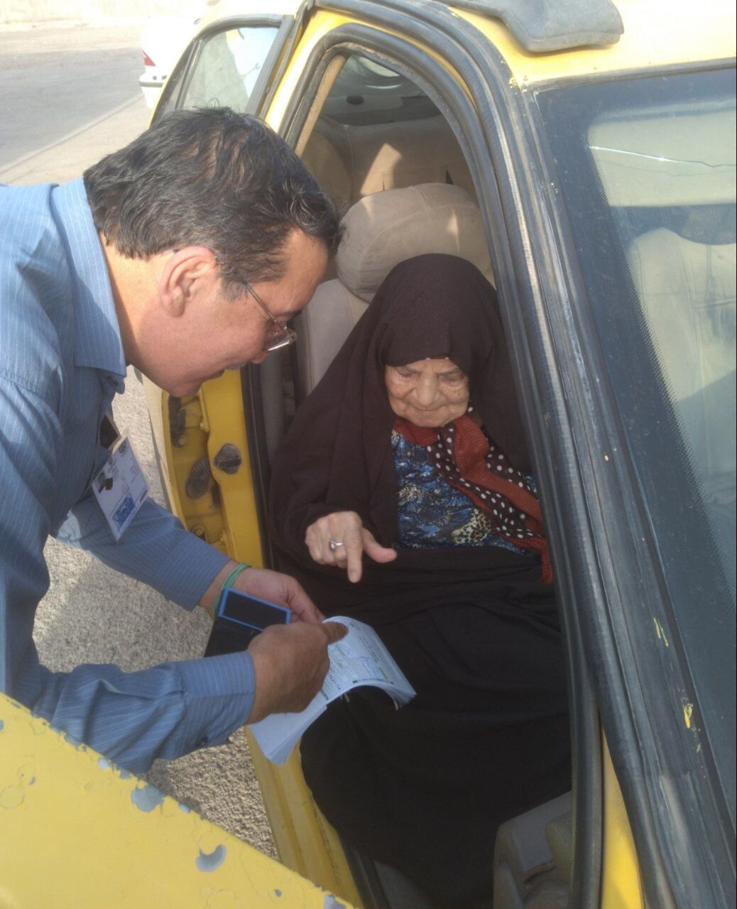 حضور حماسی مردم اردستان در انتخابات/ مشارکت پرشور سالمندان