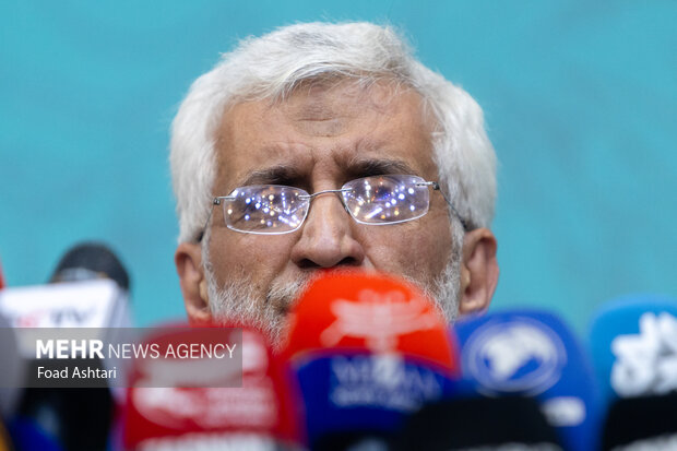 دستمزد کارگران و کارمندان باید متناسب با شرایط زندگی و تورم باشد دستمزد کارگران و کارمندان باید متناسب با شرایط زندگی و تورم باشد
