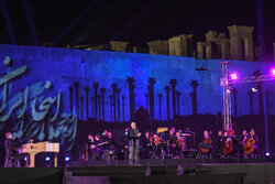 İranlı müzisyen Alireza Ghorbani Persepolis'te konser verdi