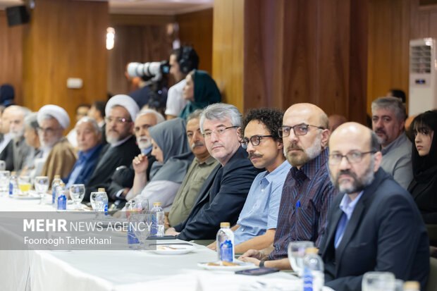 نشست مسعود پزشکیان با اهالی فرهنگ و هنر