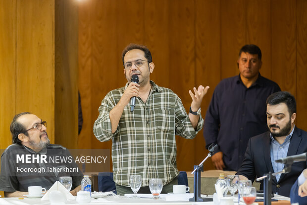 نشست مسعود پزشکیان با اهالی فرهنگ و هنر/ احسان عبدی پور