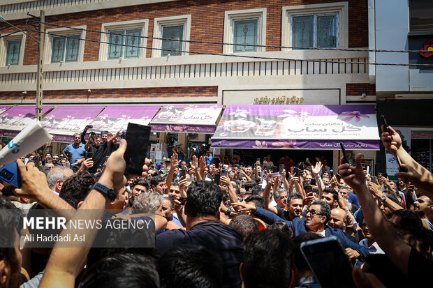 حضور مسعود پزشکیان در بازار شوش تهران