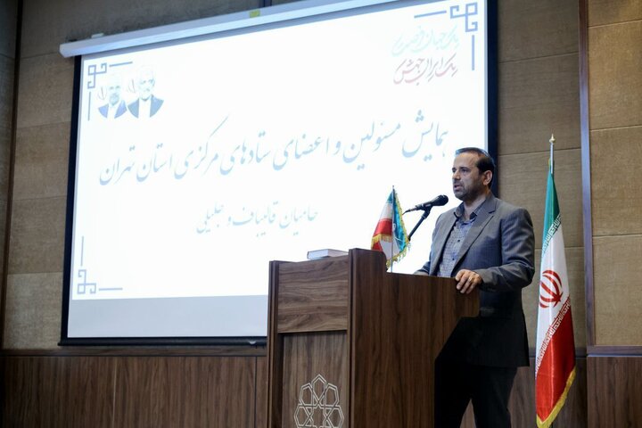 جامعه انقلابی کشور باید با تمام وجود پای کار بیایند
