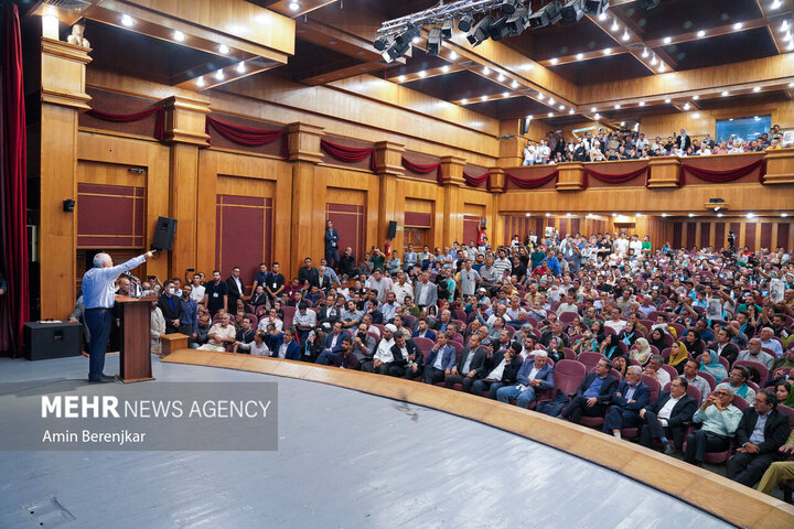 اجتماع هواداران پزشکیان با حضور «ظریف» در شیراز برپا شد اجتماع هواداران پزشکیان با حضور «ظریف» در شیراز برپا شد