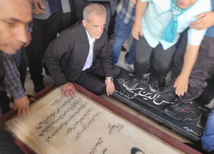 Pezeşkiyan Kirmanşah şehitler mezarlığını ziyaret etti Pezeşkiyan Kirmanşah şehitler mezarlığını ziyaret etti