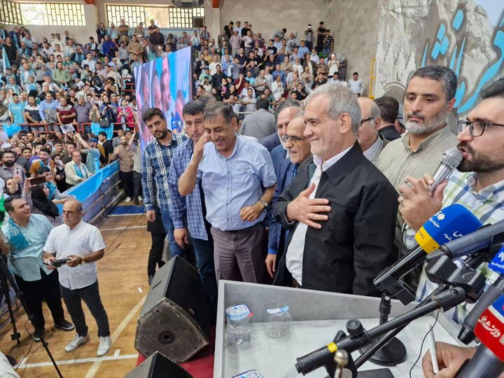 VIDEO: Pezeshkian among fans in Kermanshah