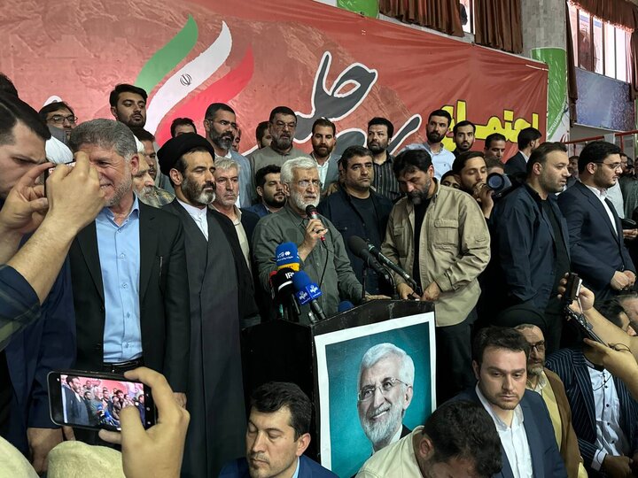 جلیلی: نباید به حداقلها اکتفا کنیم جلیلی: نباید به حداقلها اکتفا کنیم