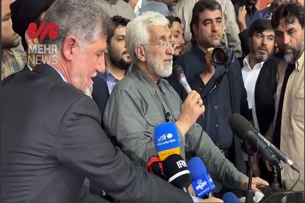 VIDEO:Jalili welcomed by his fans in Kermanshah