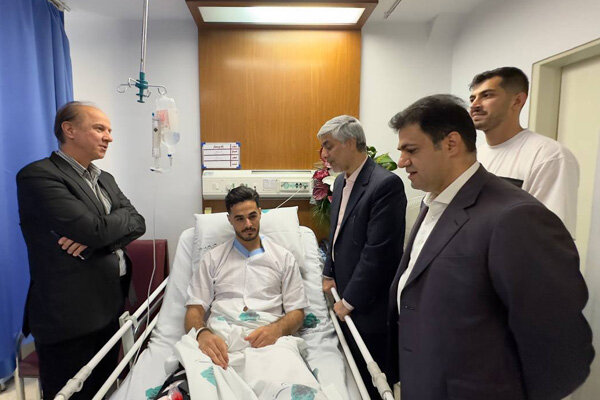 وزیر ورزش و جوانان از کاپیتان تیم ملی تکواندو عیادت کرد