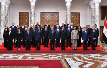 Egypt's new gov't takes oath