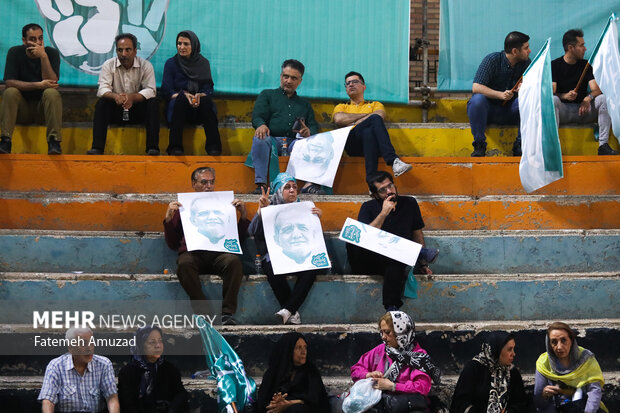 اجتماع طرفداران مسعود پزشکیان در ورزشگاه شهید حیدرنیا تهران