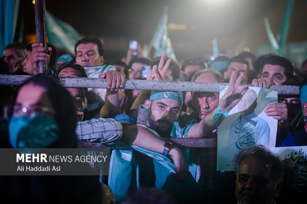 اجتماع طرفداران مسعود پزشکیان در ورزشگاه شهید حیدرنیا تهران