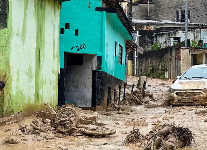 Death toll hits 180 in record floods in southern Brazil