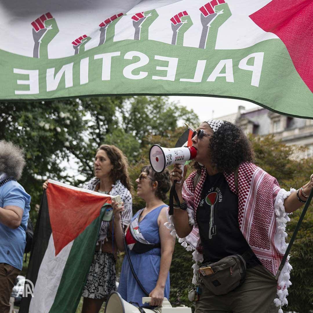 تجمع حامیان فلسطین در برابر منزل وزیرخارجه آمریکا در واشنگتن