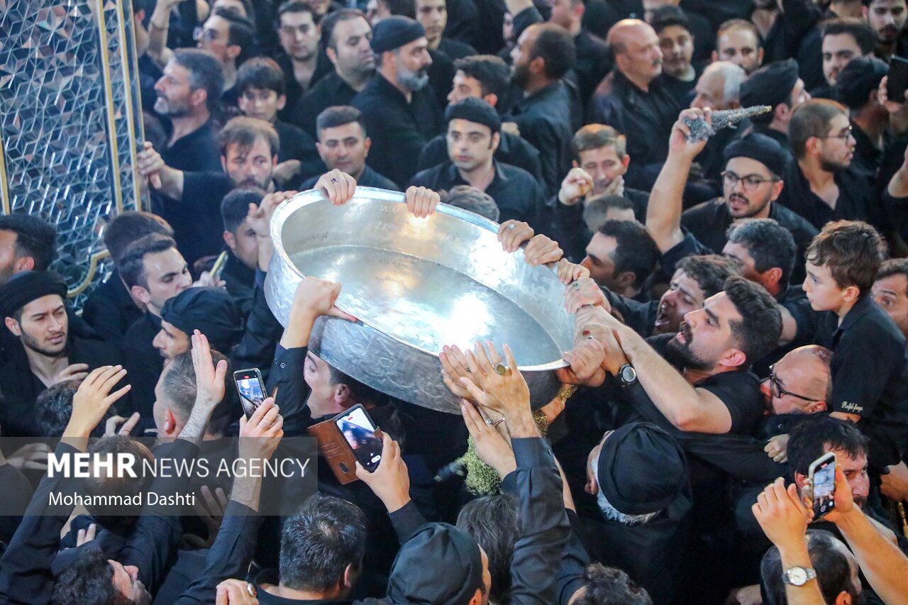 طشتی پر از آب به یاد تشنگان کربلا، آیینی به قدمت 500 سال 2