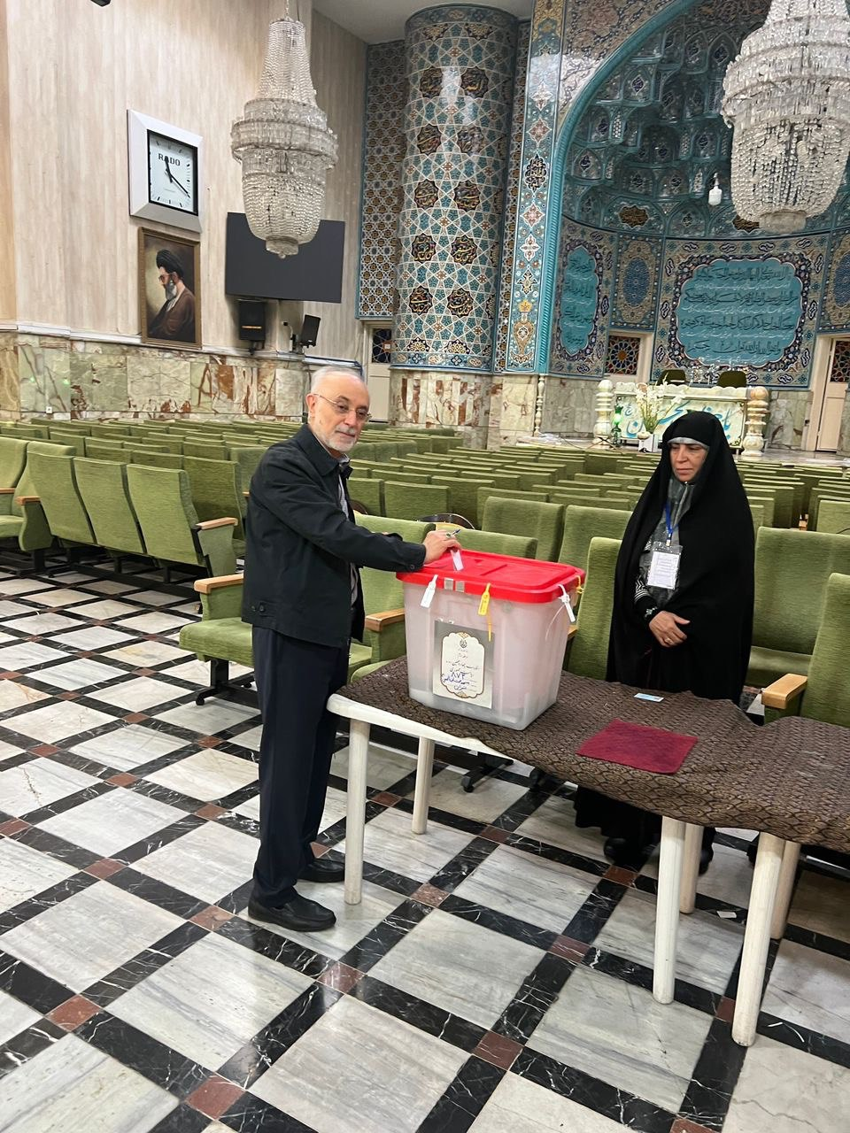 صالحی در مسجد حجت ابن الحسن سهرودی رای خود را به صندوق انداخت