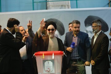 VIDEO: Iran former president Muhammad Khatami casts vote