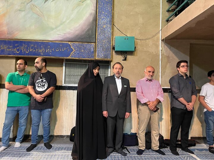 واعظی رای خود را به صندوق انداخت