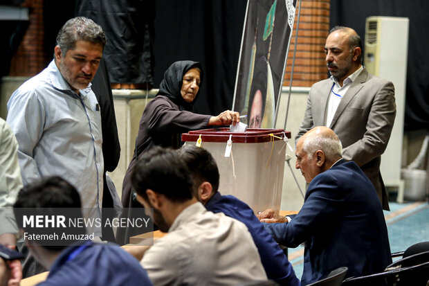 انتخابات مرحله دوم چهاردهمین دوره ریاست جمهوری در مسجد لولاگر