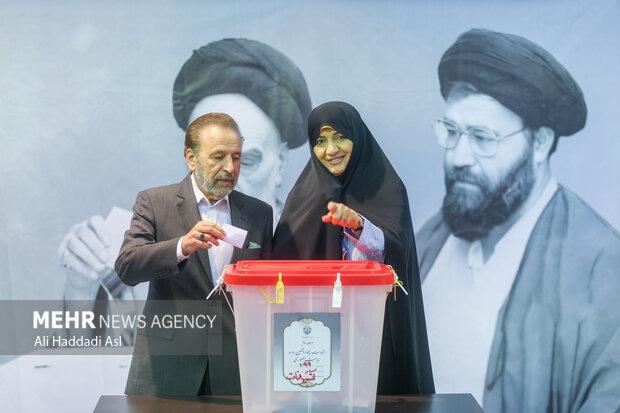 انتخابات مرحله دوم چهاردهمین دوره ریاست جمهوری در حسینیه جماران