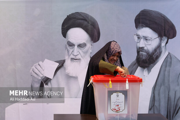 انتخابات مرحله دوم چهاردهمین دوره ریاست جمهوری در حسینیه جماران