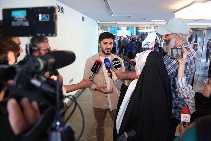 هنرمند حامی فلسطین از بازداشتش گفت/وظیفه دولتها هدایت موسیقی است هنرمند حامی فلسطین از بازداشتش گفت/وظیفه دولتها هدایت موسیقی است