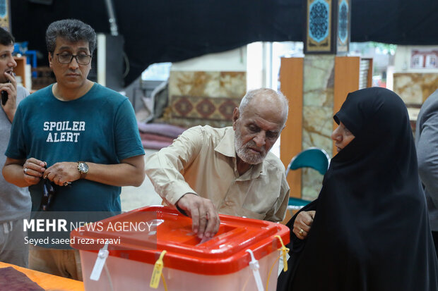 انتخابات مرحله دوم چهاردهمین دوره ریاست جمهوری در مسجد صادقیه 2