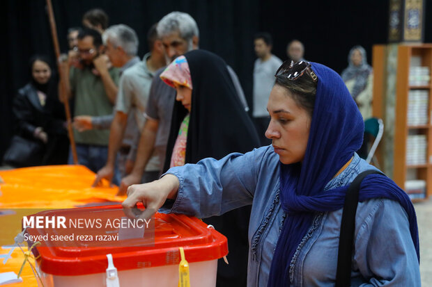 انتخابات مرحله دوم چهاردهمین دوره ریاست جمهوری در مسجد صادقیه 4