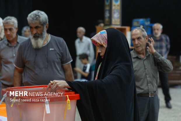 انتخابات مرحله دوم چهاردهمین دوره ریاست جمهوری در مسجد صادقیه 6