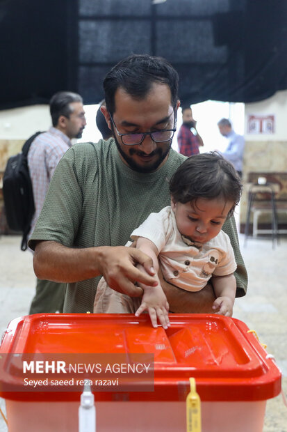 انتخابات مرحله دوم چهاردهمین دوره ریاست جمهوری در مسجد صادقیه 7