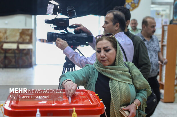 انتخابات مرحله دوم چهاردهمین دوره ریاست جمهوری در مسجد صادقیه 11