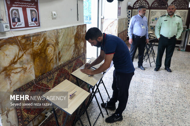 انتخابات مرحله دوم چهاردهمین دوره ریاست جمهوری در مسجد صادقیه 13